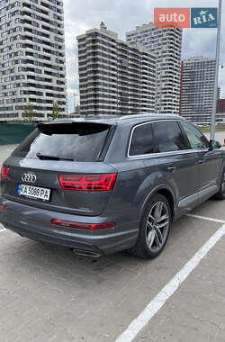Внедорожник / Кроссовер Audi Q7 2015 в 