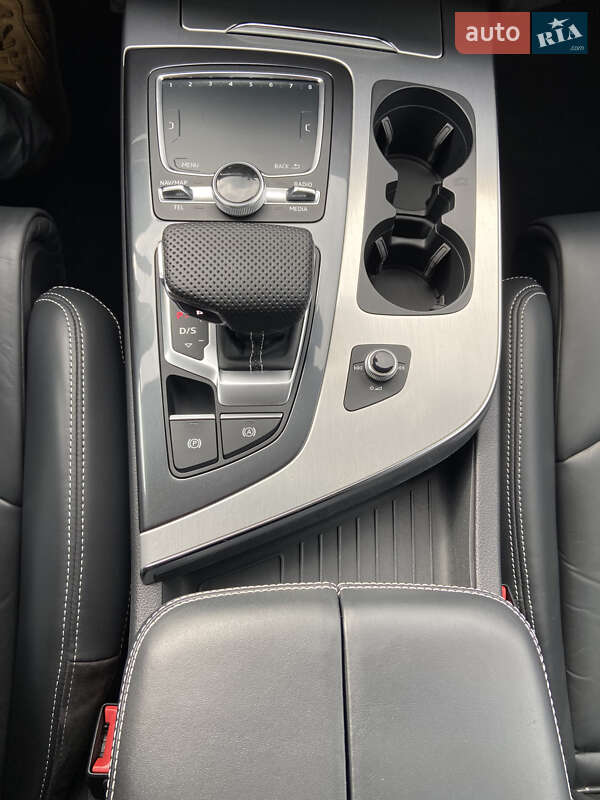 Позашляховик / Кросовер Audi Q7 2015 в Києві
