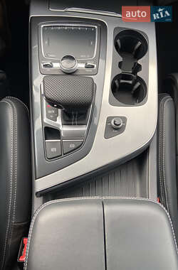Внедорожник / Кроссовер Audi Q7 2015 в 