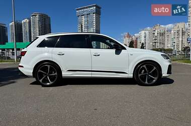 Внедорожник / Кроссовер Audi Q7 2021 в 