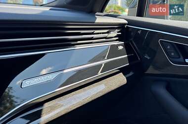 Внедорожник / Кроссовер Audi Q7 2021 в 