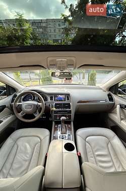 Позашляховик / Кросовер Audi Q7 2012 в 