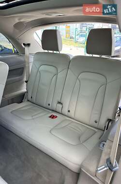 Позашляховик / Кросовер Audi Q7 2012 в 