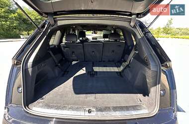 Внедорожник / Кроссовер Audi Q7 2017 в 