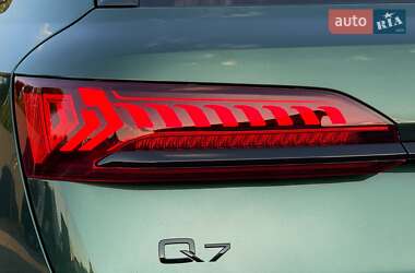Внедорожник / Кроссовер Audi Q7 2021 в 