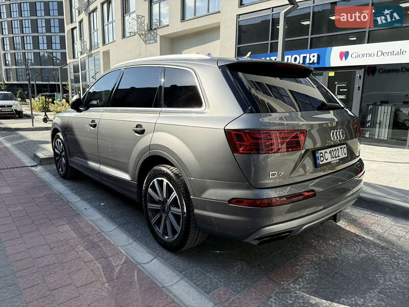 Позашляховик / Кросовер Audi Q7 2016 в Львові