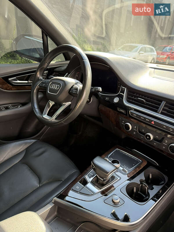 Позашляховик / Кросовер Audi Q7 2016 в Львові