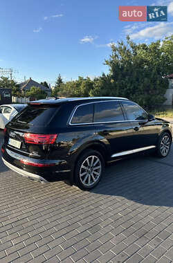 Внедорожник / Кроссовер Audi Q7 2017 в 