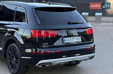 Внедорожник / Кроссовер Audi Q7 2017 в 