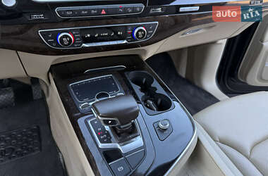Внедорожник / Кроссовер Audi Q7 2017 в 