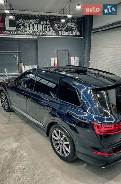 Внедорожник / Кроссовер Audi Q7 2017 в 
