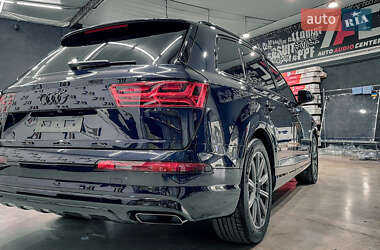 Внедорожник / Кроссовер Audi Q7 2017 в 