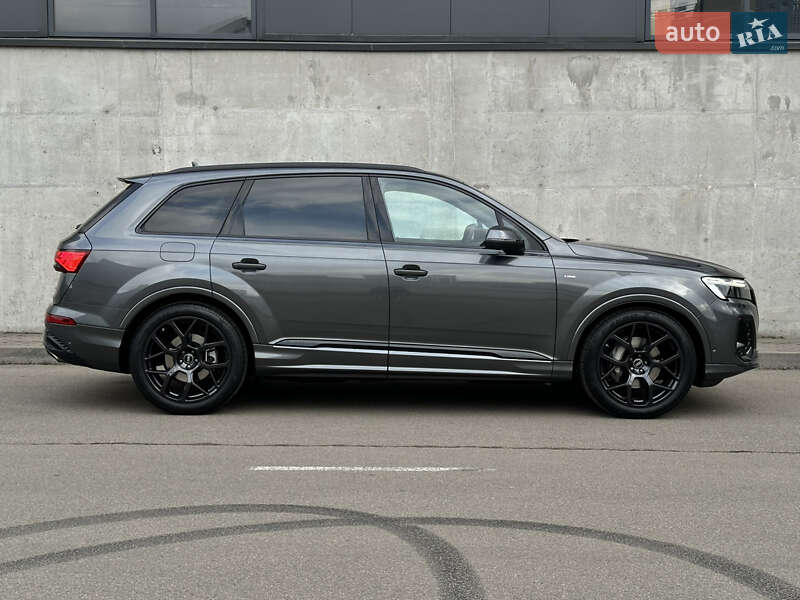 Внедорожник / Кроссовер Audi Q7 2025 в Киеве
