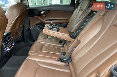 Внедорожник / Кроссовер Audi Q7 2016 в 