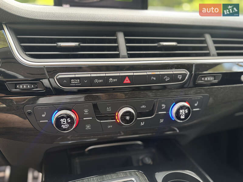 Внедорожник / Кроссовер Audi Q7 2016 в Киеве