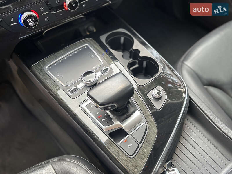 Внедорожник / Кроссовер Audi Q7 2016 в Киеве