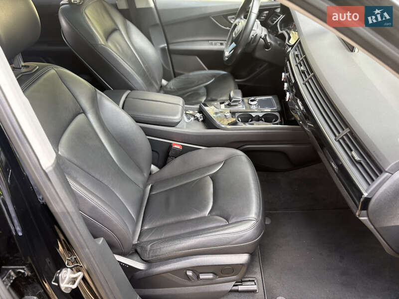 Внедорожник / Кроссовер Audi Q7 2016 в Киеве