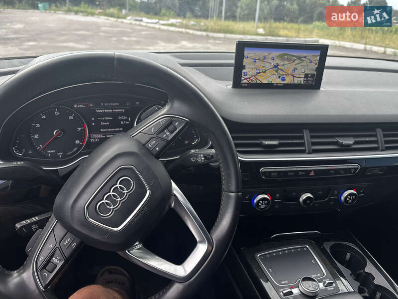 Внедорожник / Кроссовер Audi Q7 2017 в Нетешине
