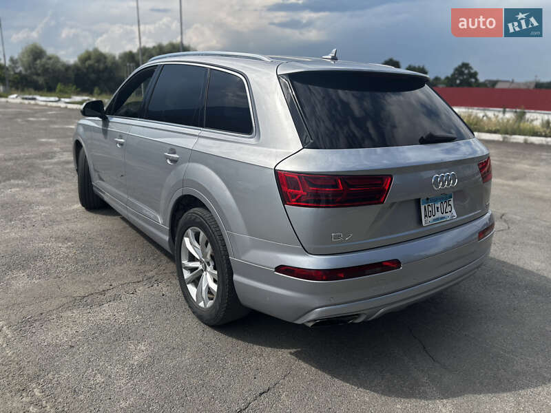 Внедорожник / Кроссовер Audi Q7 2017 в Нетешине