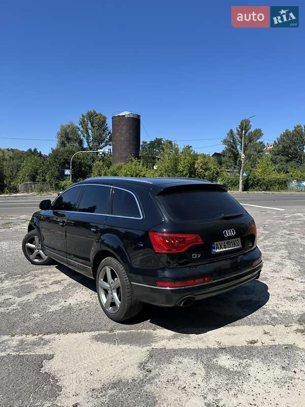Позашляховик / Кросовер Audi Q7 2014 в Києві