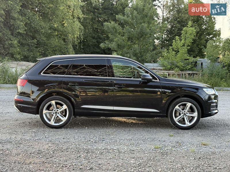 Внедорожник / Кроссовер Audi Q7 2019 в Киеве