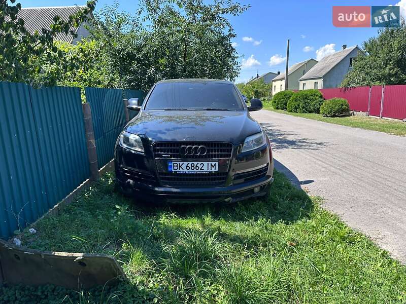 Позашляховик / Кросовер Audi Q7 2006 в Рівному