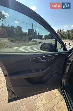 Внедорожник / Кроссовер Audi Q7 2021 в 