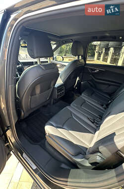 Внедорожник / Кроссовер Audi Q7 2021 в 