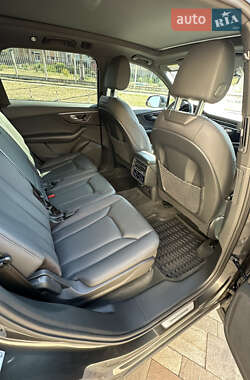 Внедорожник / Кроссовер Audi Q7 2021 в 