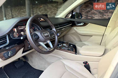 Внедорожник / Кроссовер Audi Q7 2017 в 