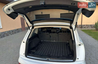 Внедорожник / Кроссовер Audi Q7 2011 в 