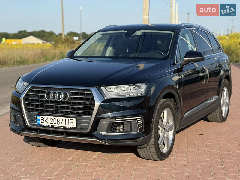 Позашляховик / Кросовер Audi Q7 2016 в Рівному