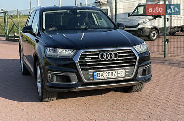 Внедорожник / Кроссовер Audi Q7 2016 в 