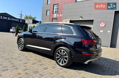 Позашляховик / Кросовер Audi Q7 2018 в 