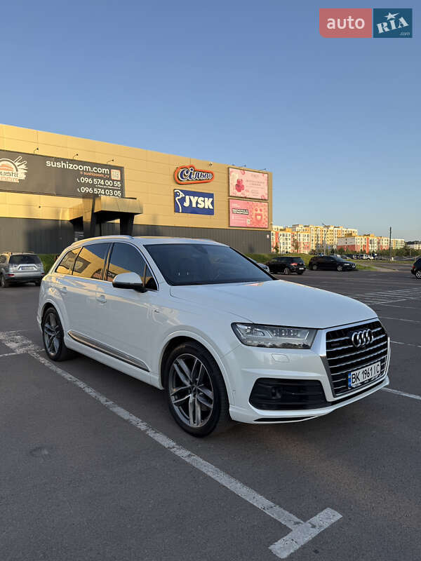 Позашляховик / Кросовер Audi Q7 2016 в Рівному