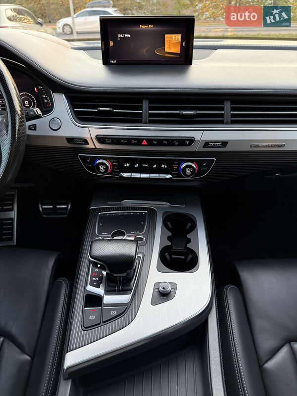 Позашляховик / Кросовер Audi Q7 2016 в Рівному