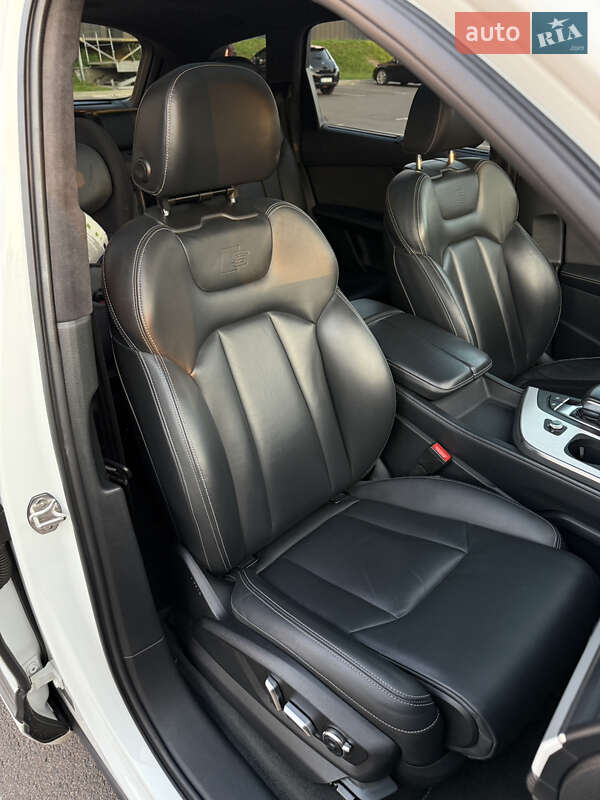 Позашляховик / Кросовер Audi Q7 2016 в Рівному