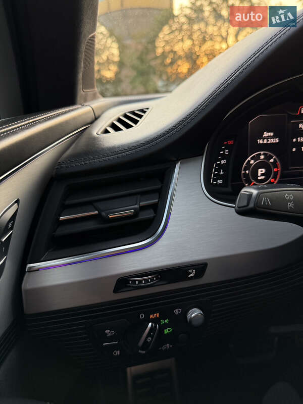 Позашляховик / Кросовер Audi Q7 2016 в Рівному