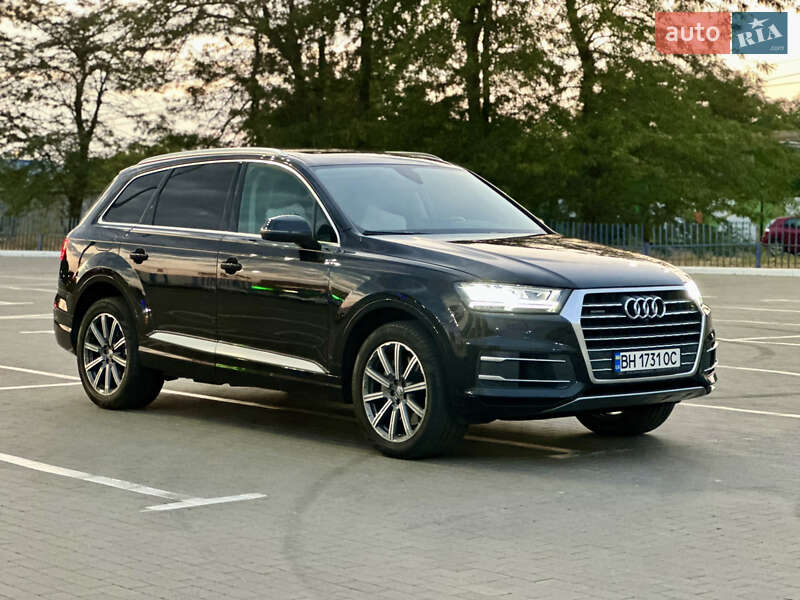 Внедорожник / Кроссовер Audi Q7 2018 в 