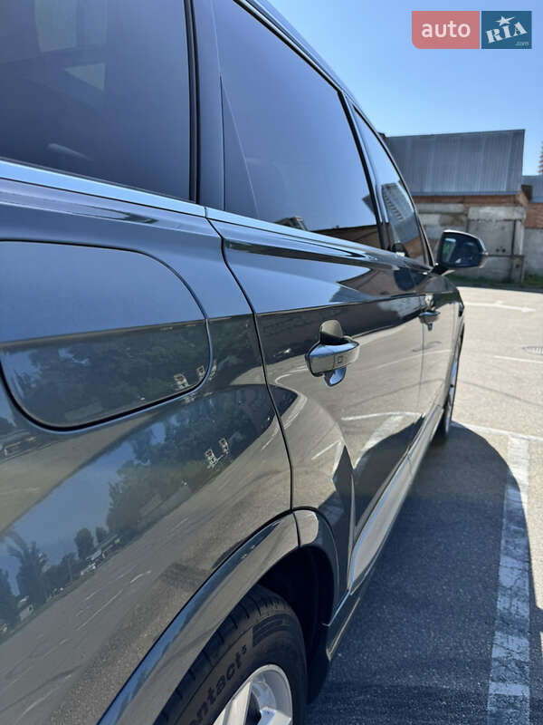 Позашляховик / Кросовер Audi Q7 2016 в Києві