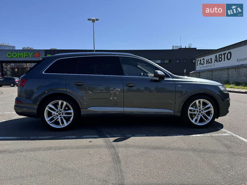 Позашляховик / Кросовер Audi Q7 2016 в Києві