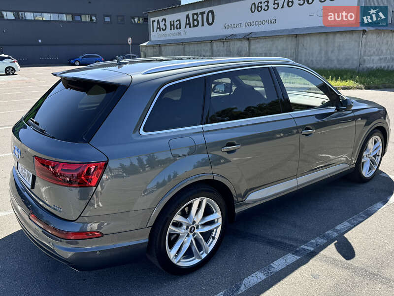 Позашляховик / Кросовер Audi Q7 2016 в Києві