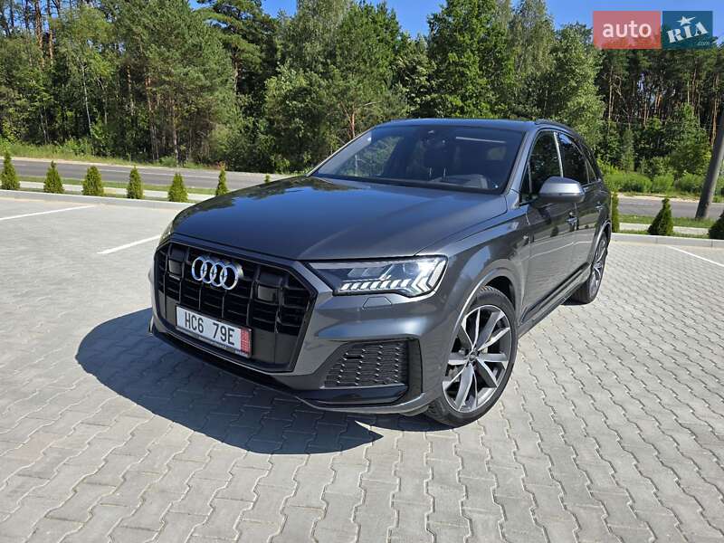 Внедорожник / Кроссовер Audi Q7 2021 в 