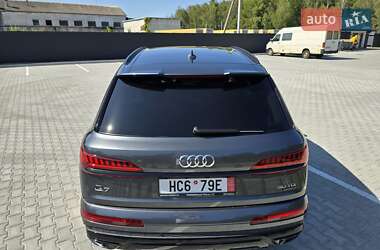 Внедорожник / Кроссовер Audi Q7 2021 в 