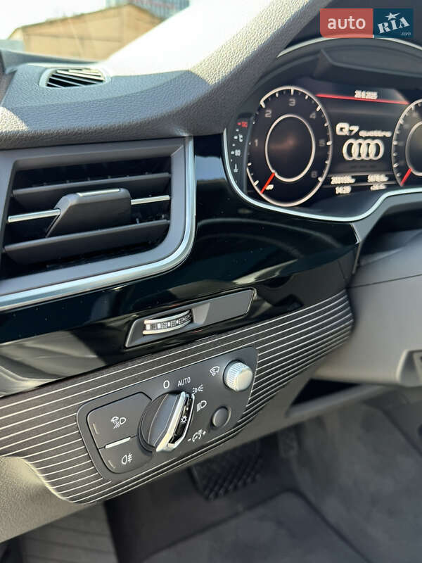 Позашляховик / Кросовер Audi Q7 2016 в Києві