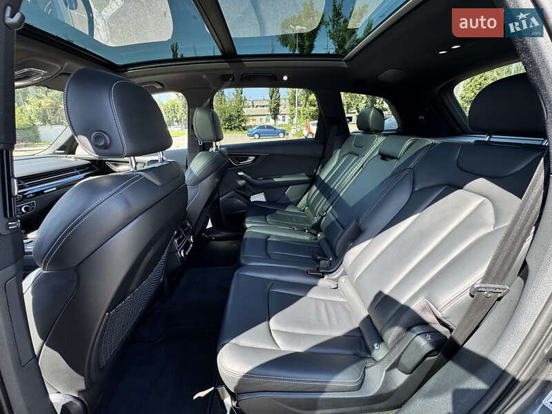 Позашляховик / Кросовер Audi Q7 2016 в Києві
