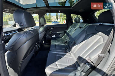 Внедорожник / Кроссовер Audi Q7 2016 в 
