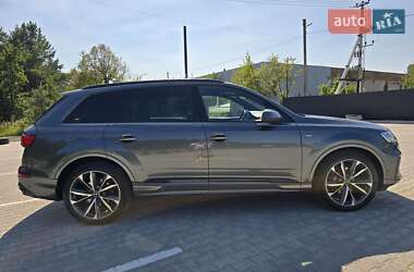 Внедорожник / Кроссовер Audi Q7 2021 в 