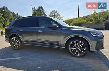 Внедорожник / Кроссовер Audi Q7 2021 в 