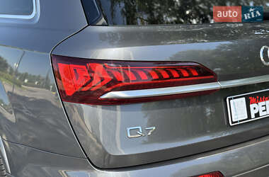 Внедорожник / Кроссовер Audi Q7 2021 в 